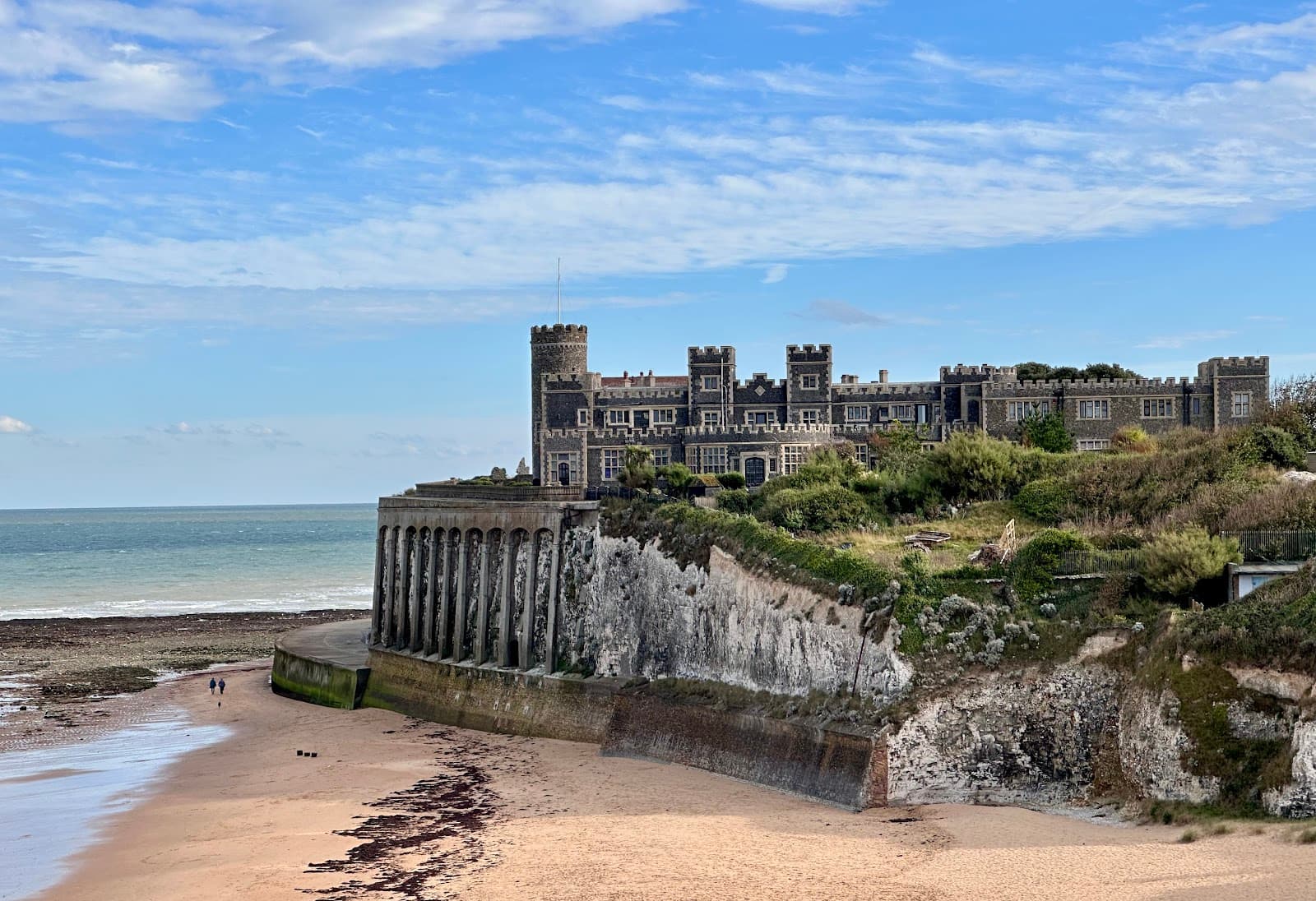 Kingsgate Castle - Image 1