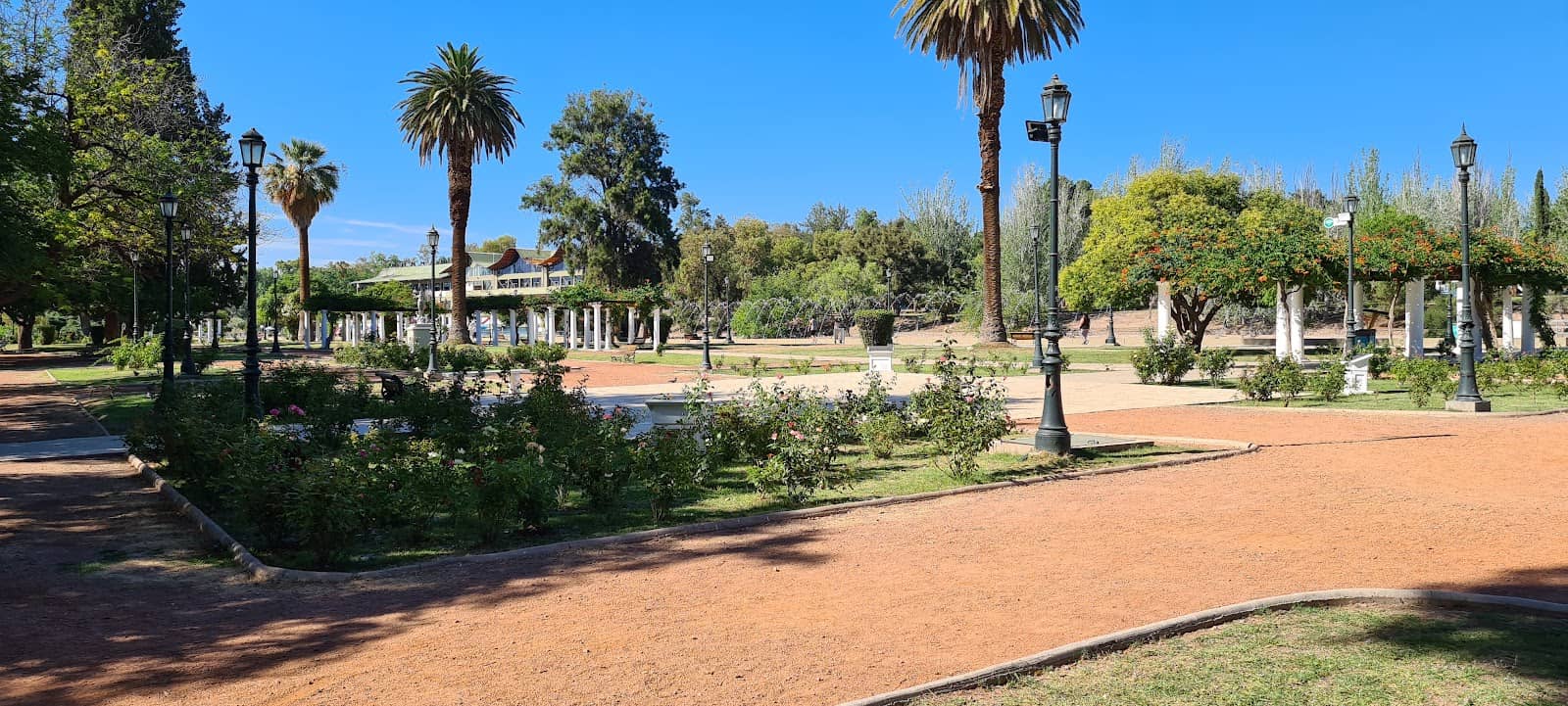 Parque General San Martín Lake