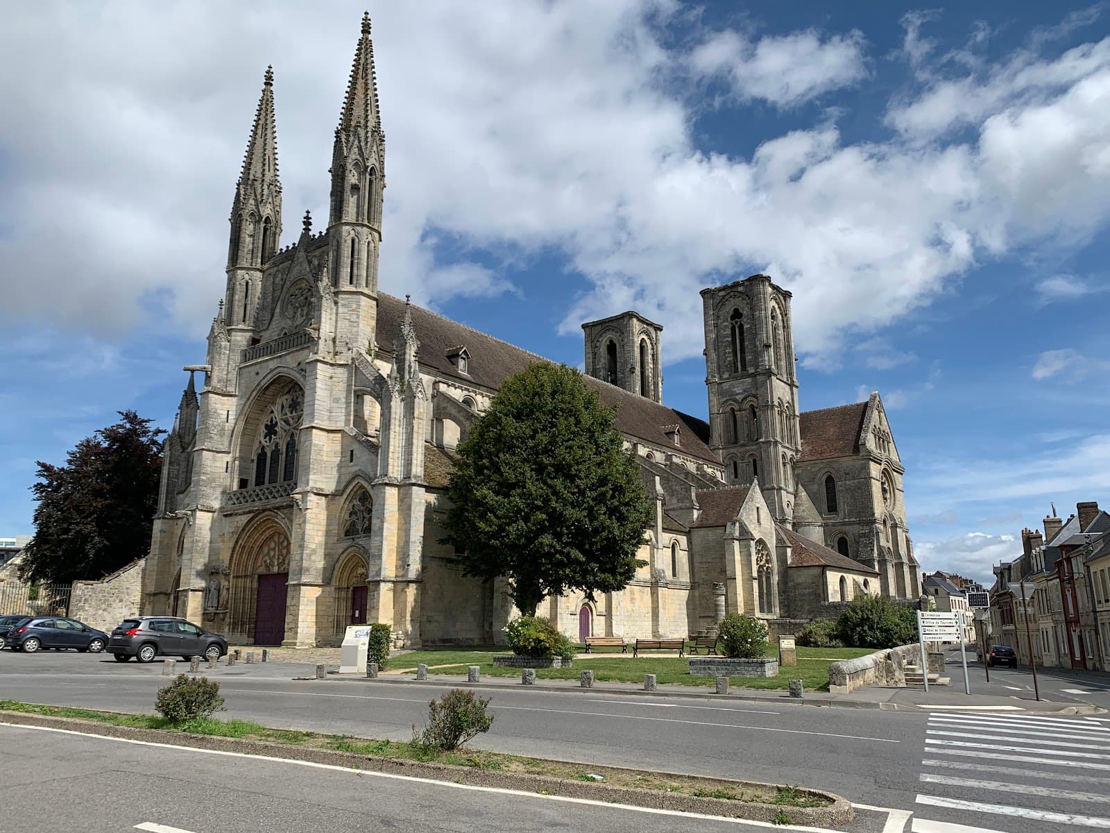 Saint-Martin Church (Laon) - Image 1