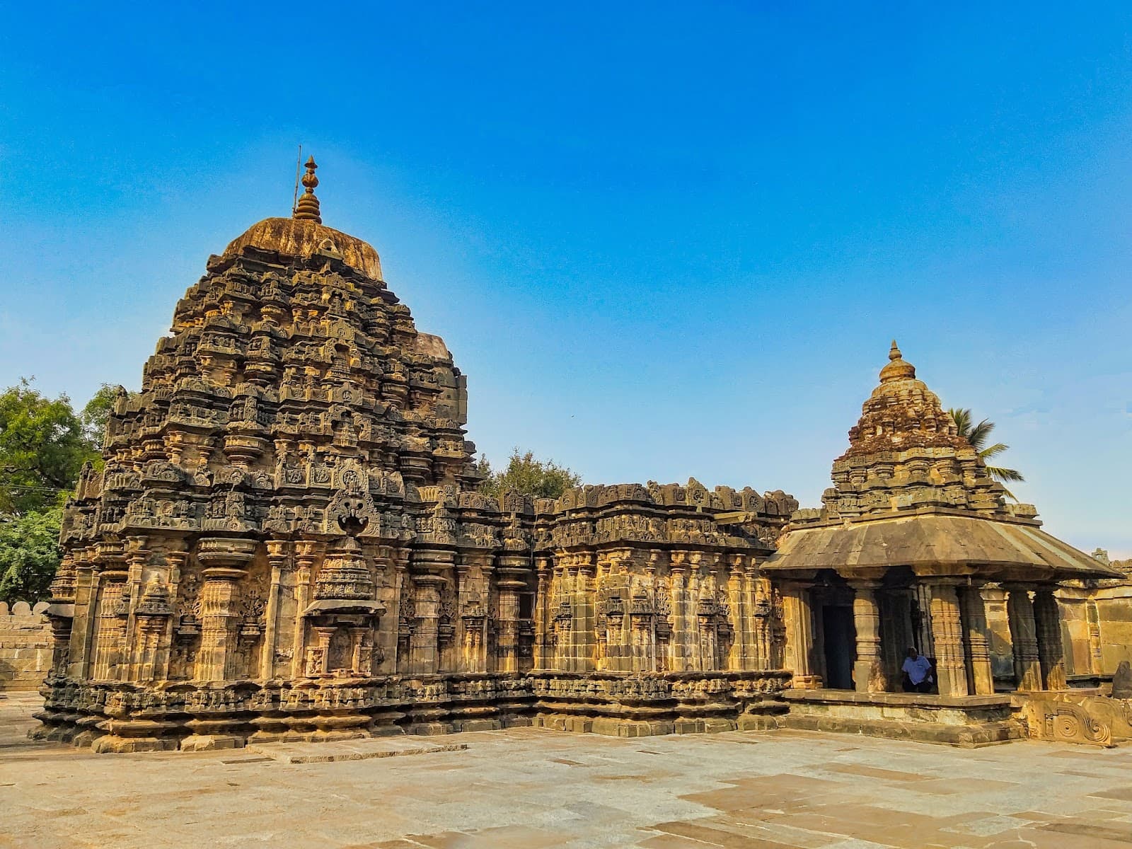 Annigeri Nagareshwara Temple - Image 1