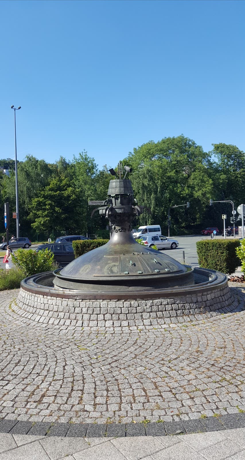 Friedrich-Engels-Allee - Image 1