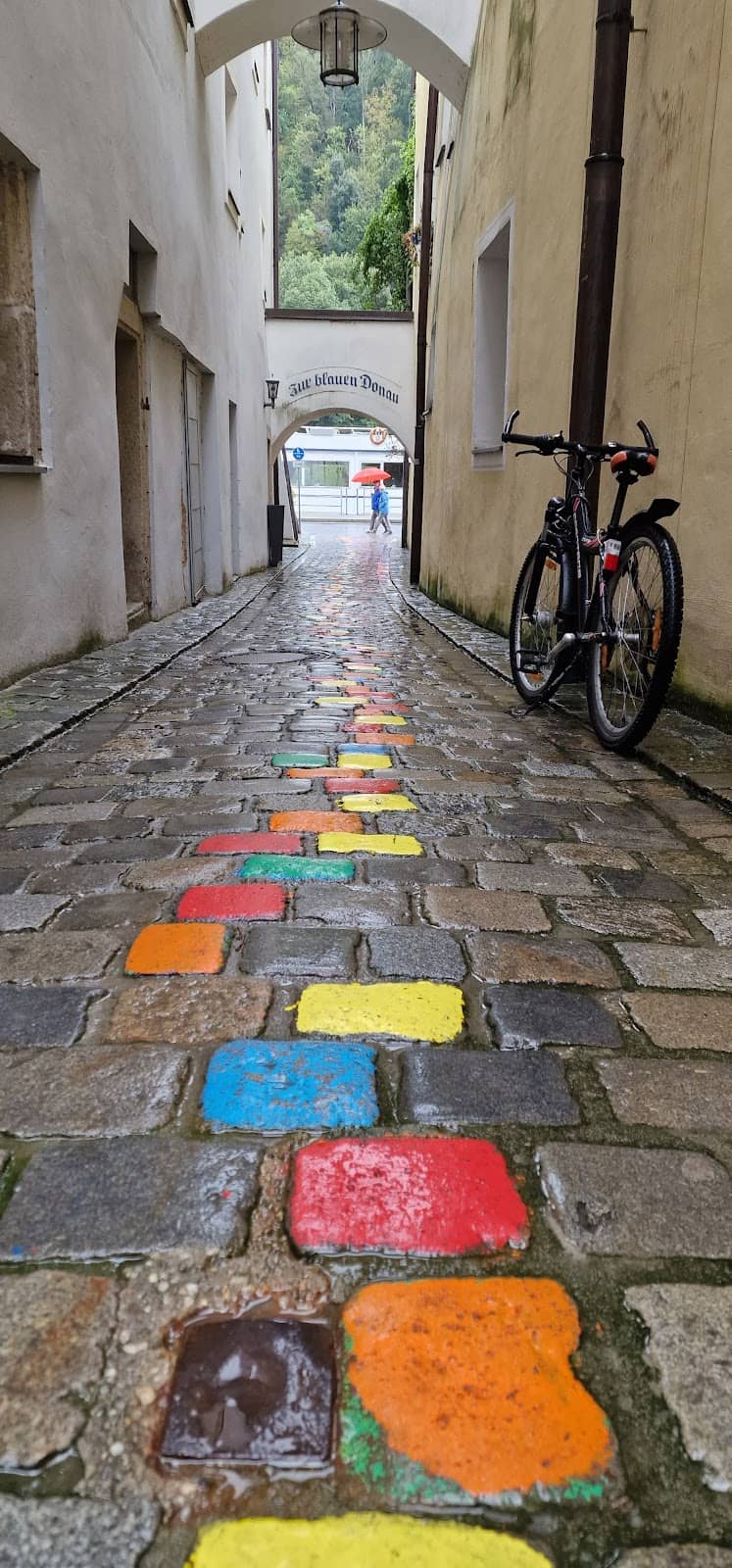 Local Eateries & Cafes