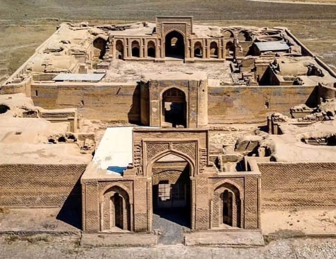 Robat Sharaf Caravanserai - Image 1