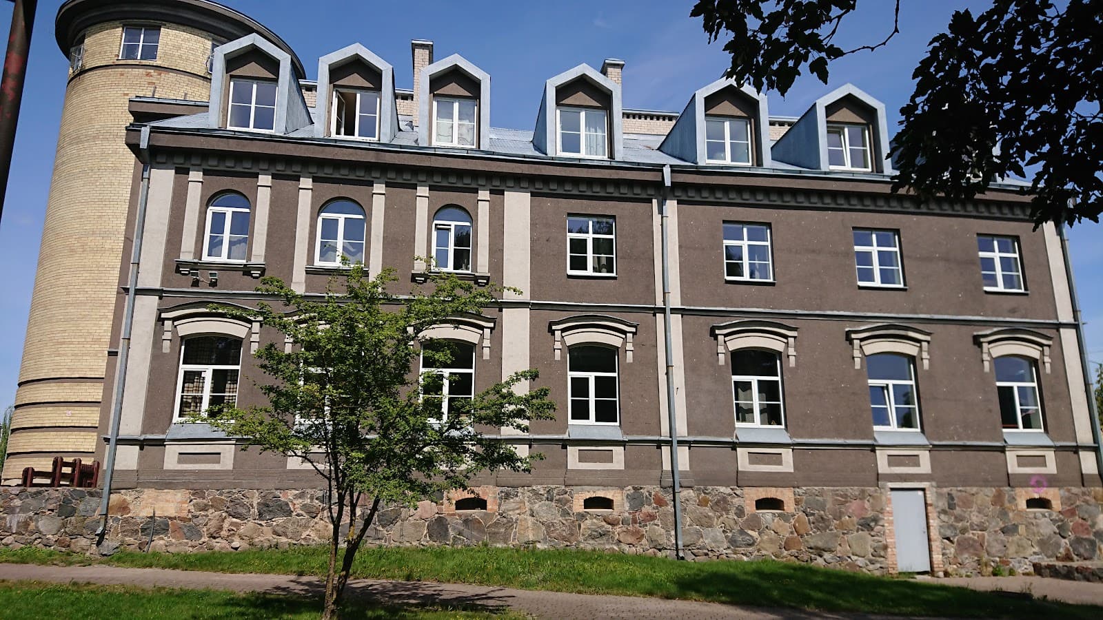 Ginkūnai Manor Park - Image 1