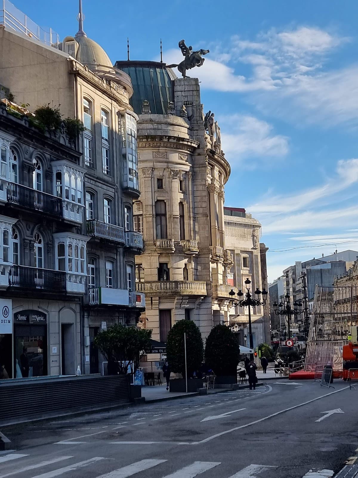 García Barbón Avenue - Image 1