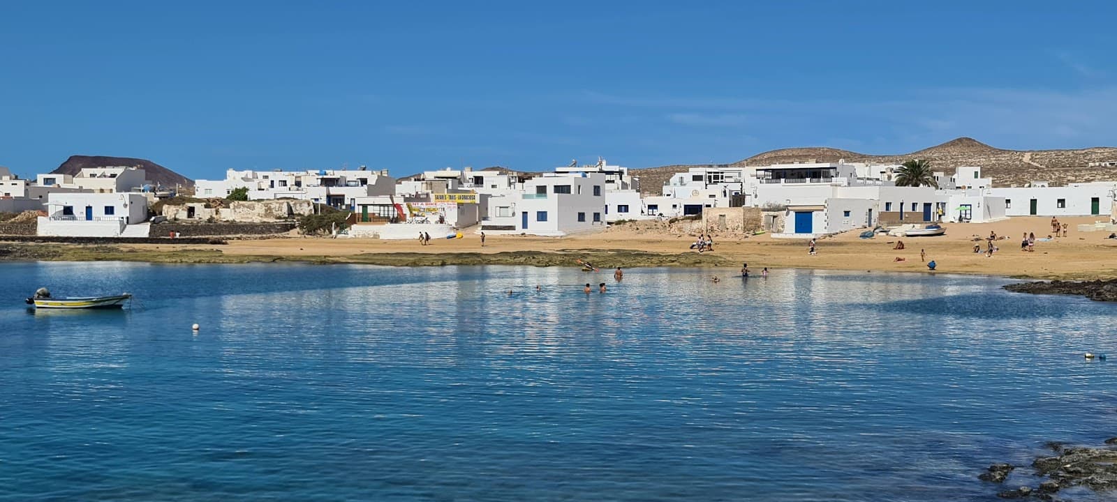 Caleta de Sebo La Graciosa - Image 1