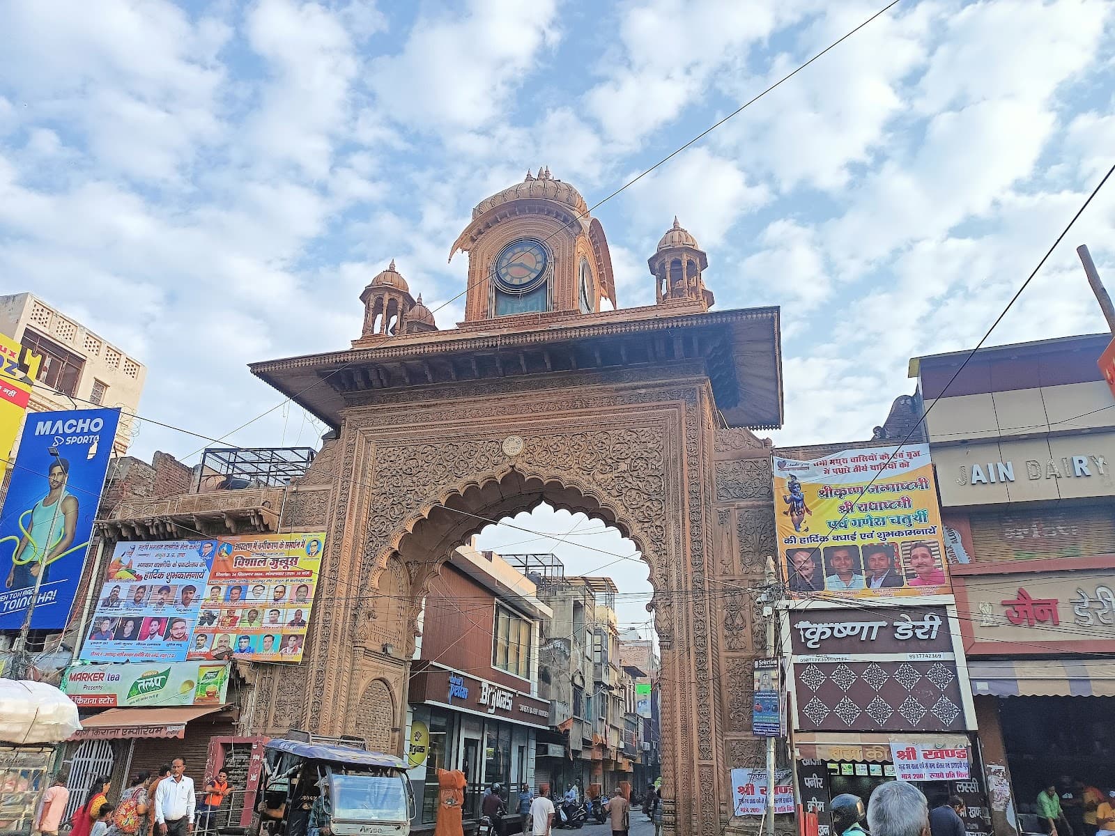 Holi Gate Market