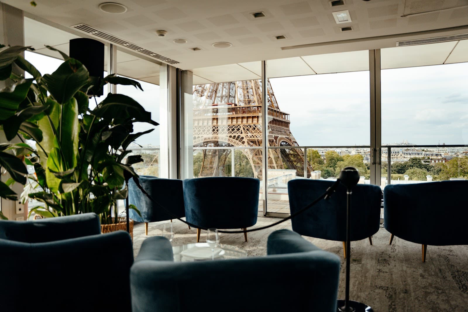 10ème Ciel Rooftop Bar - Image 1