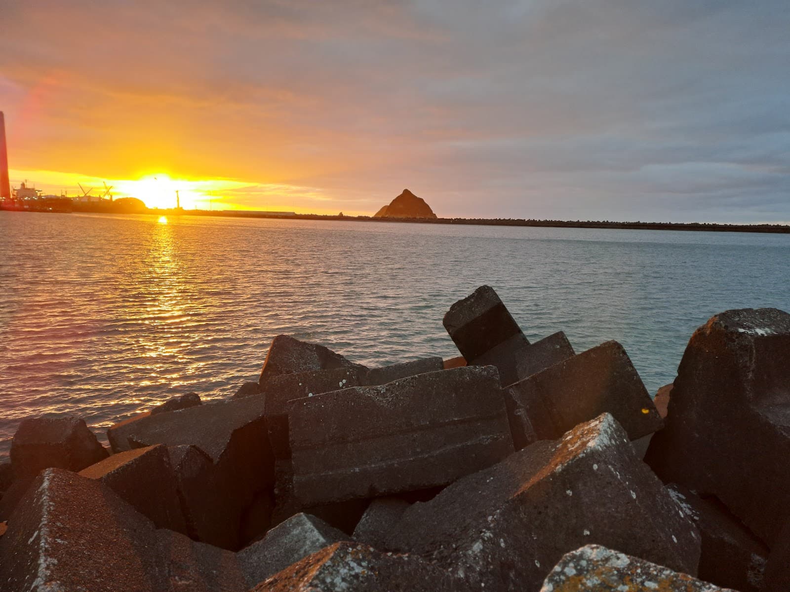 Port Taranaki and Lee Breakwater - Image 1