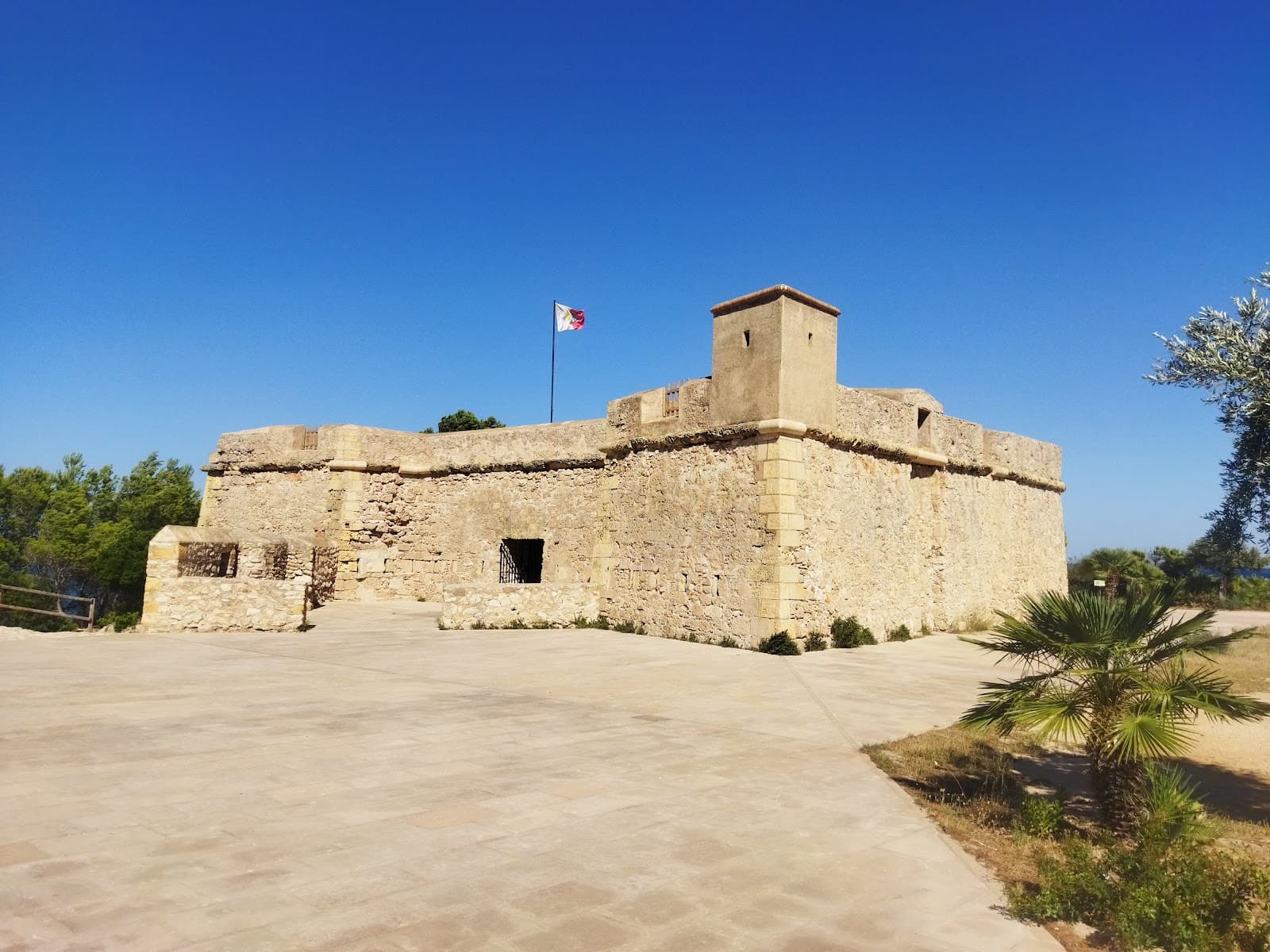 Castell de Sant Jordi d'Alfama - Image 1
