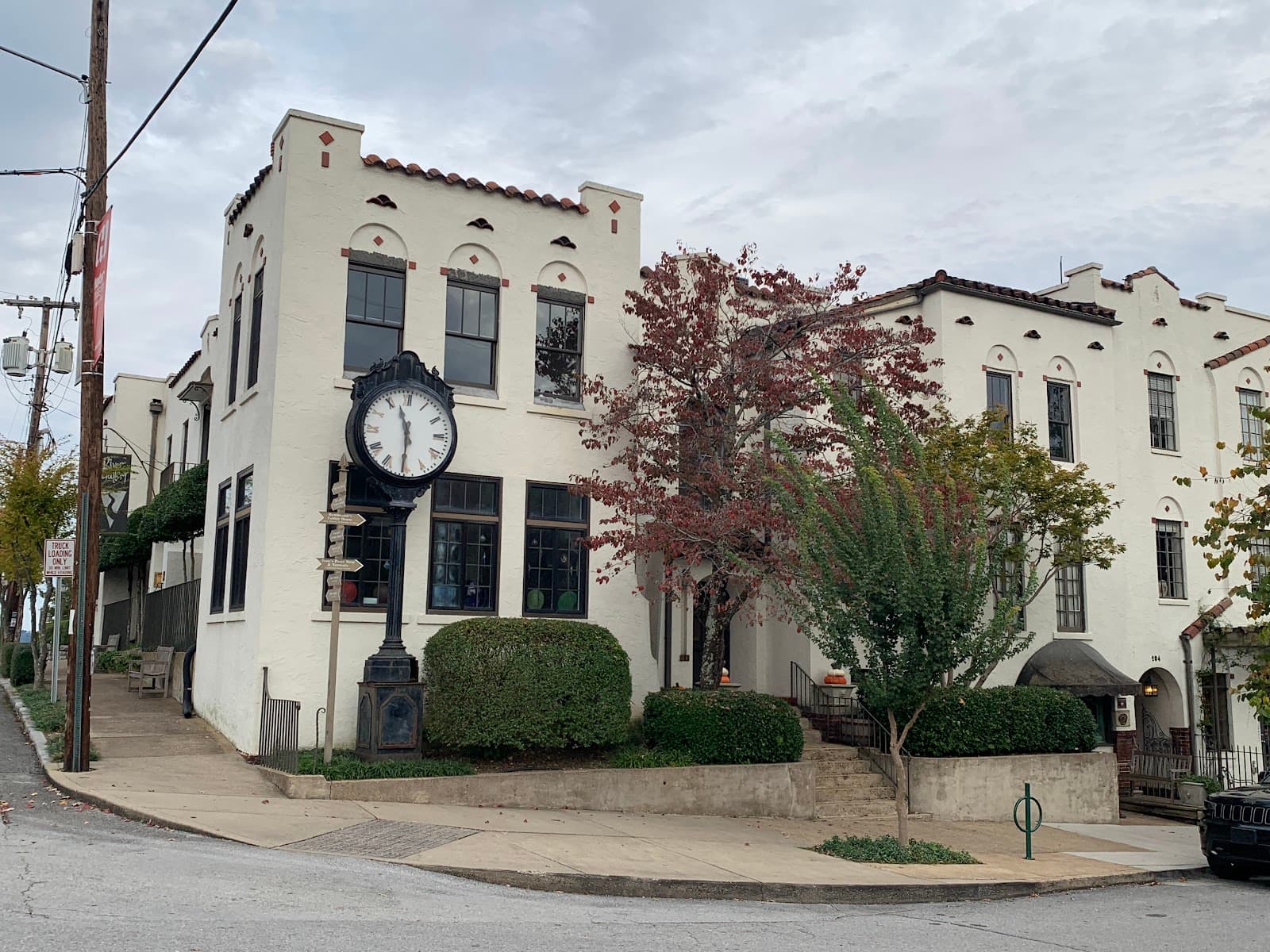 Bluff View Art District - Image 1