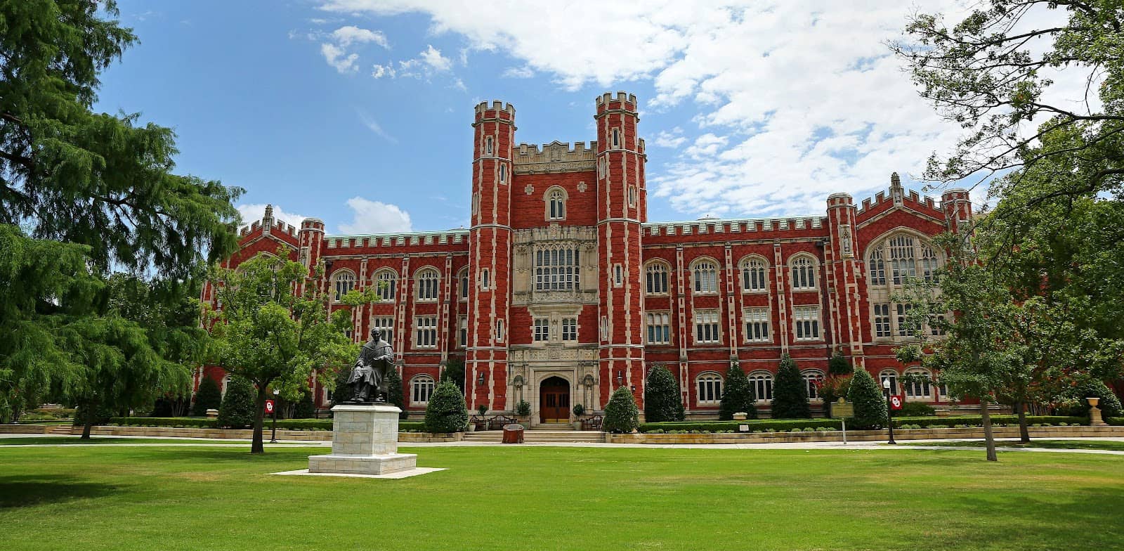 Yale School of Management Architecture