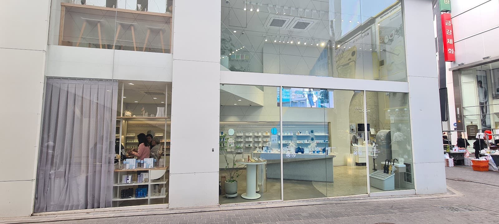 Laneige Myeongdong - Image 1