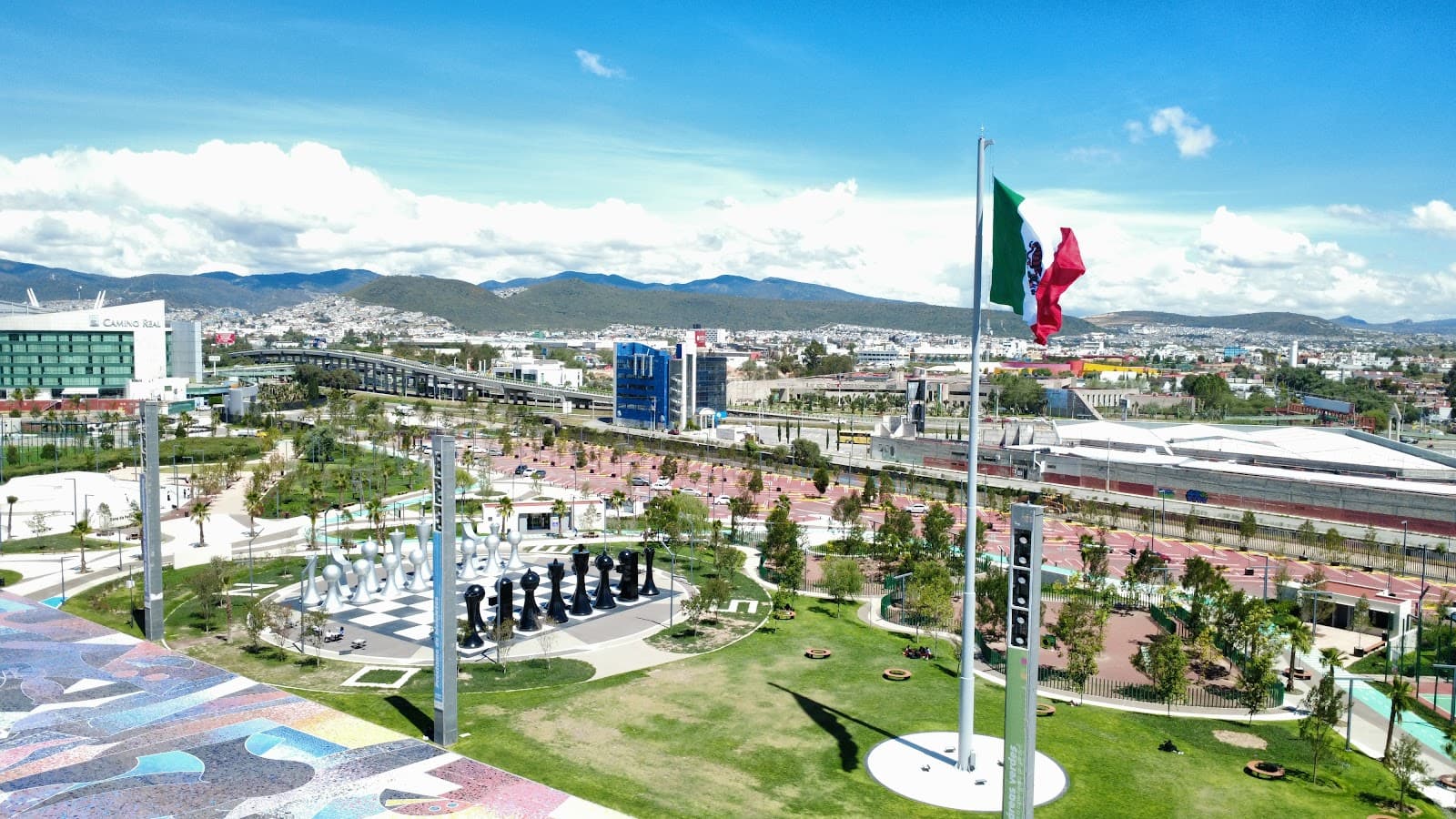 Mosaico monumental de Byron Gálvez - Image 1