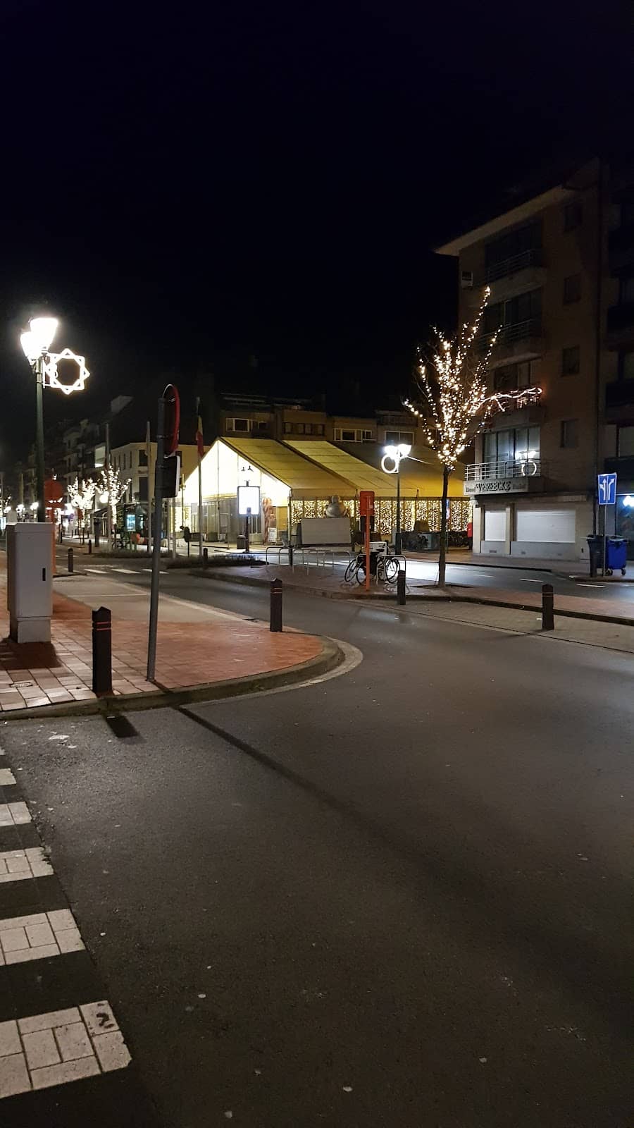 Chic Cafes & Restaurants