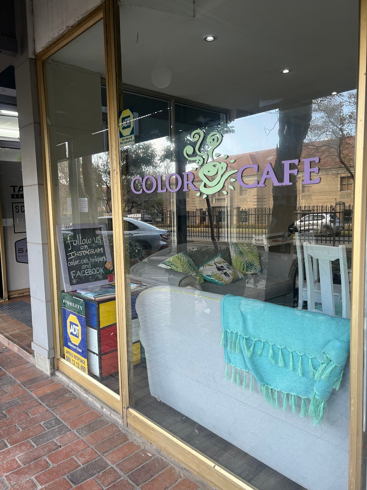 Color Cafe - Image 1