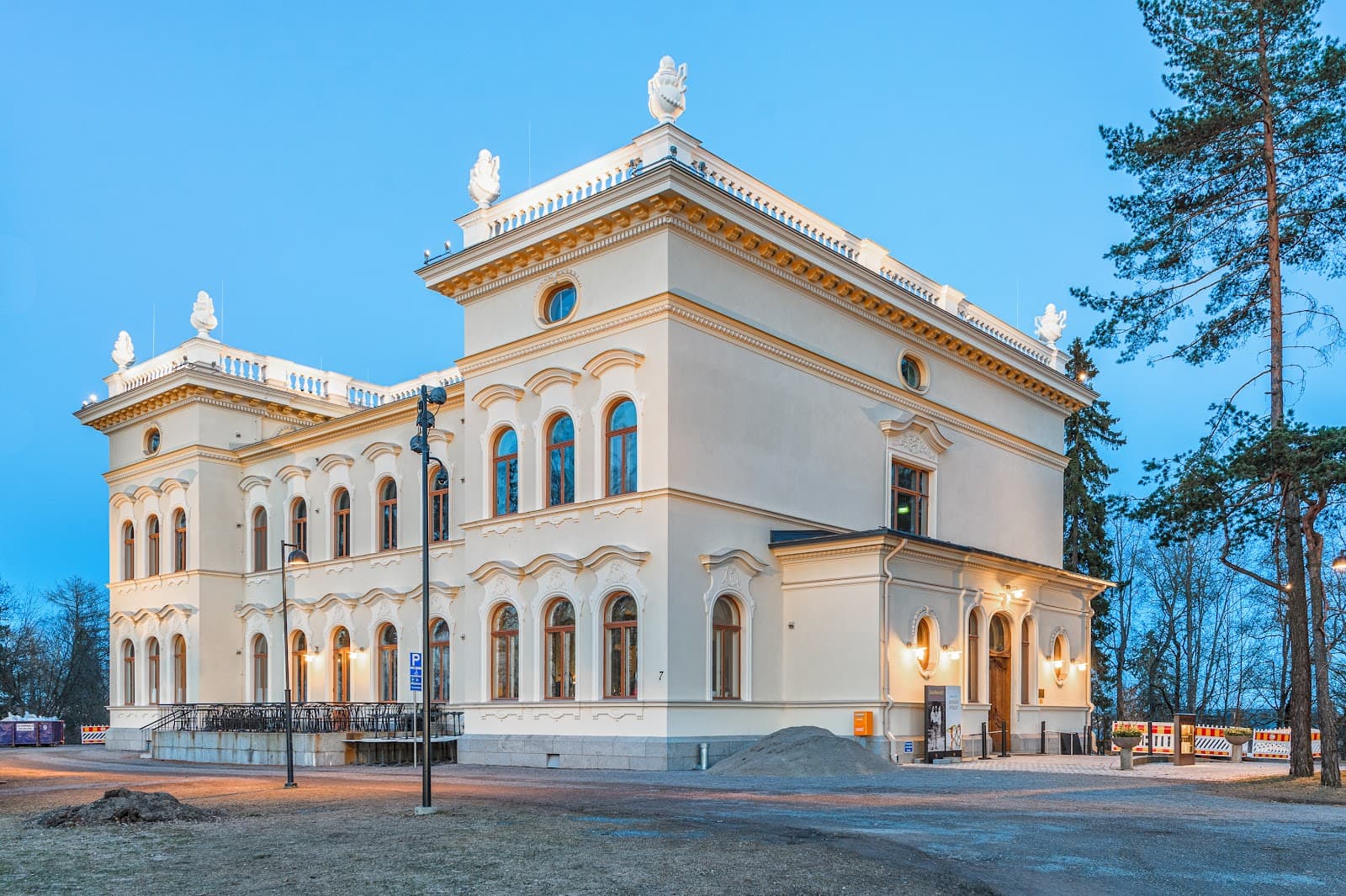 Näsilinna Palace - Image 1