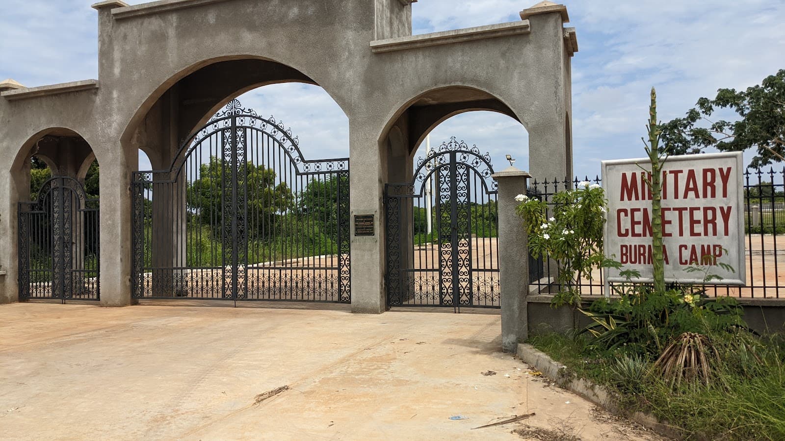 Christiansborg War Cemetery Accra - Image 1