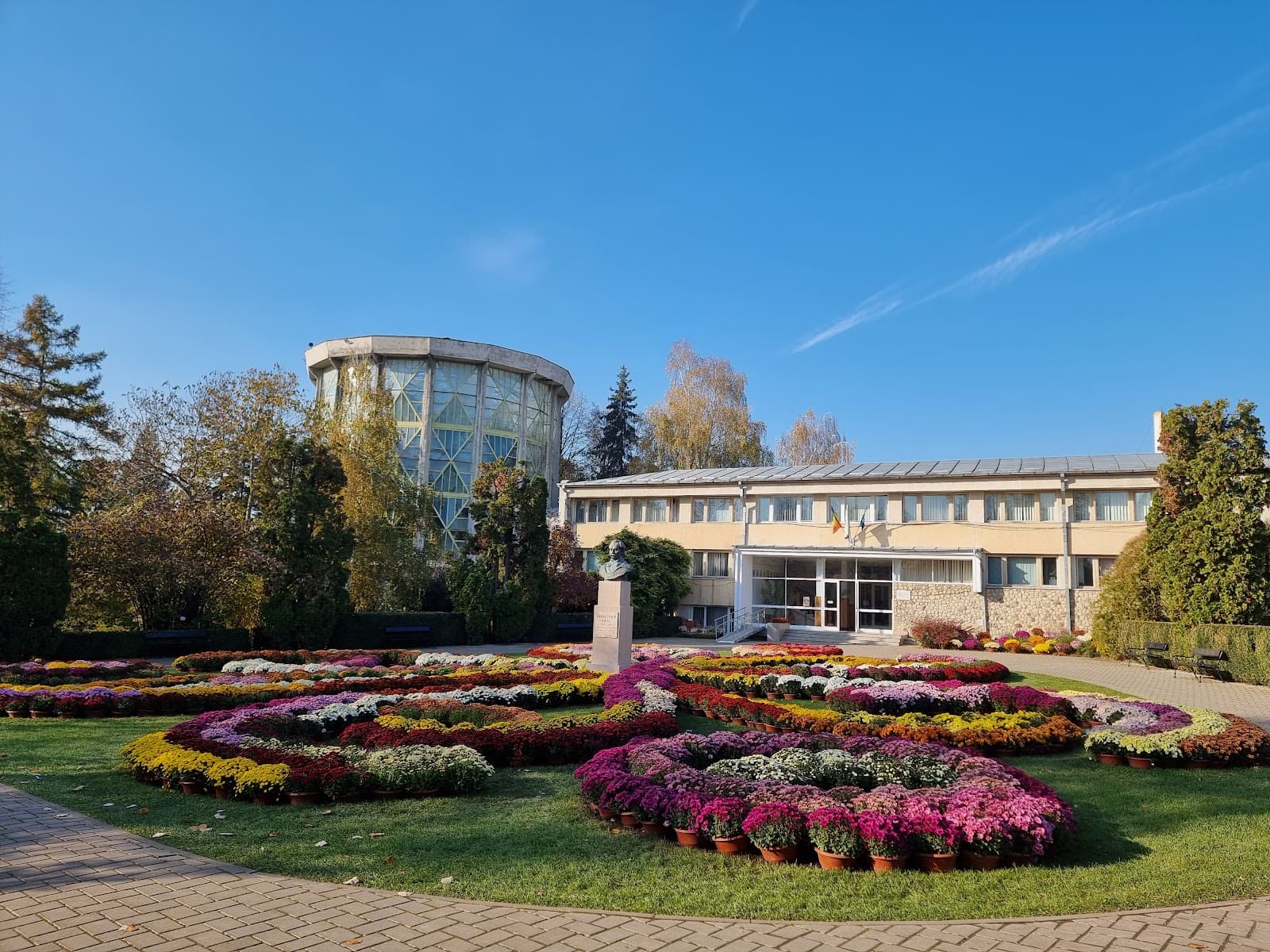 Iași Botanical Garden - Image 1