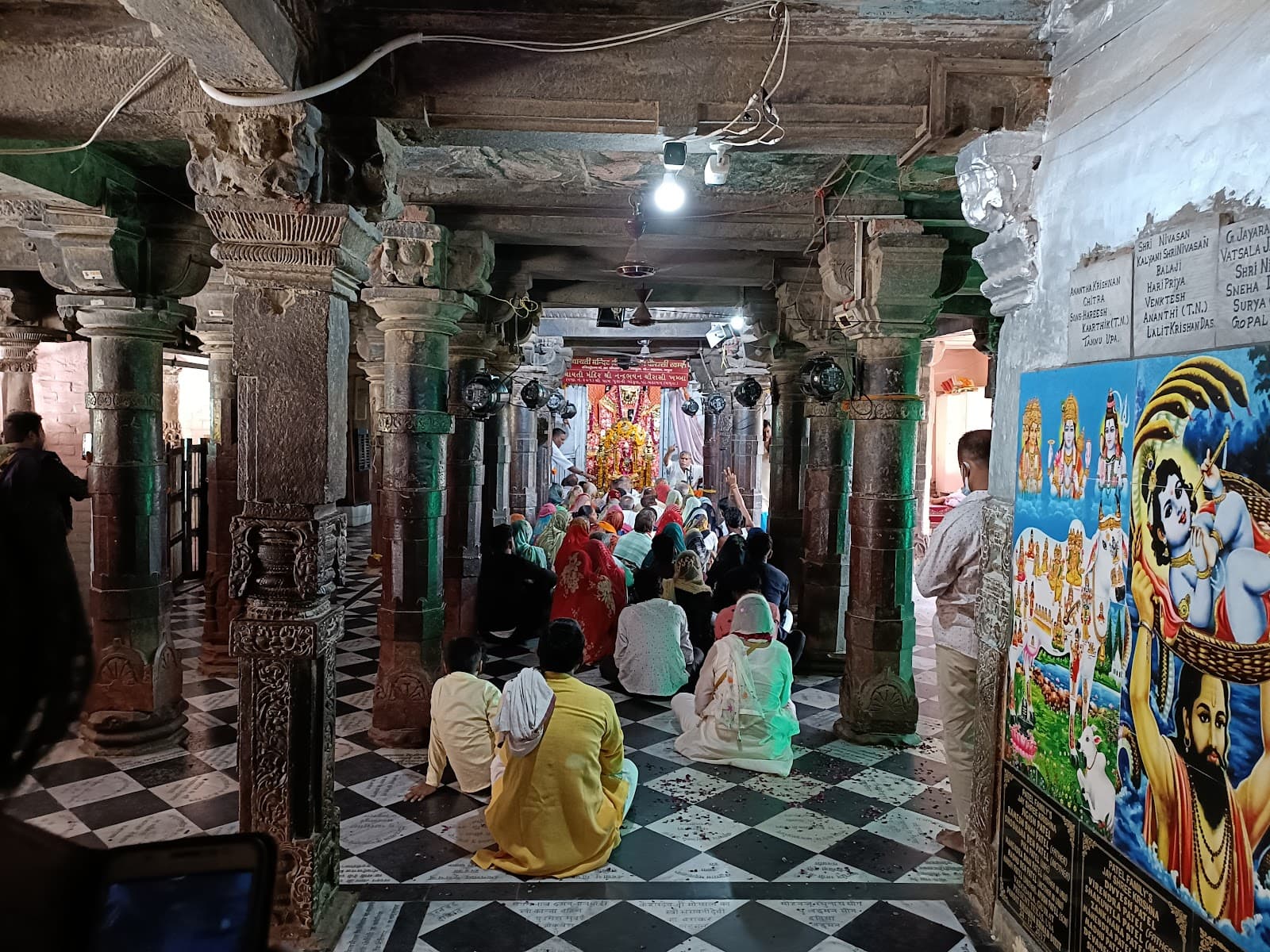 Chaurasi Khamba, Gokul - Image 1