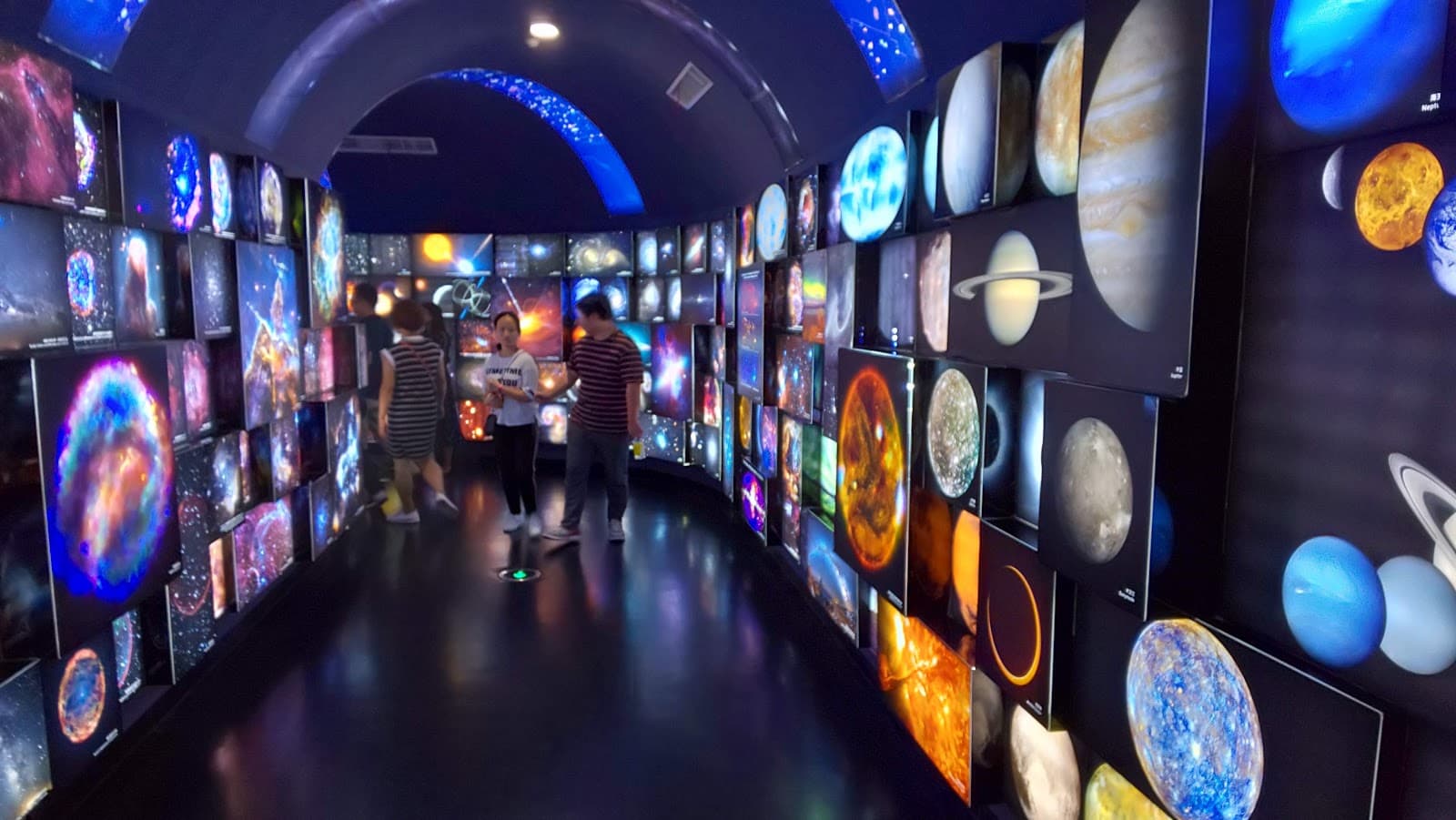 Wuhan Science and Technology Museum - Image 1