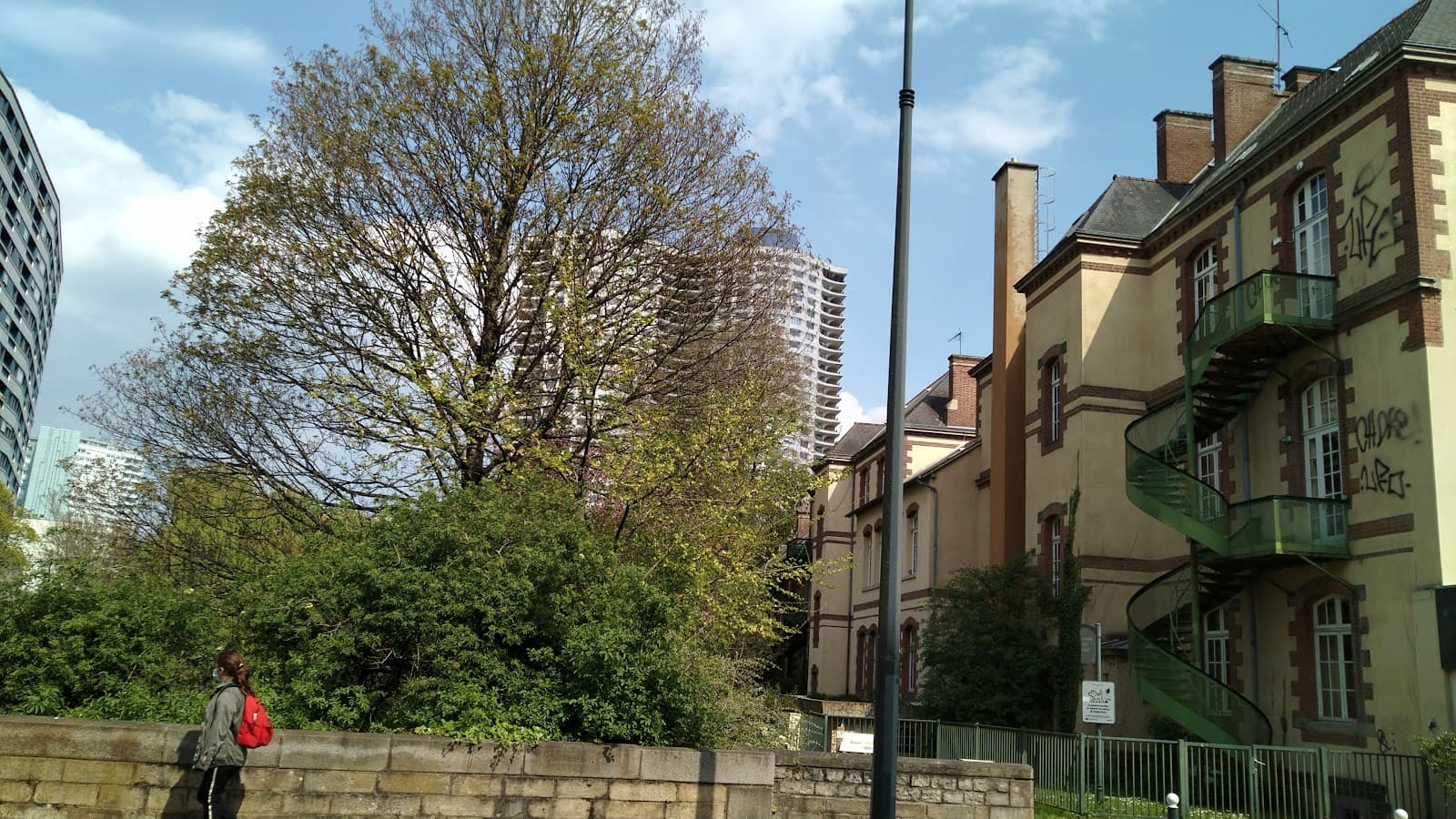 Les Horizons Twin Towers - Image 1