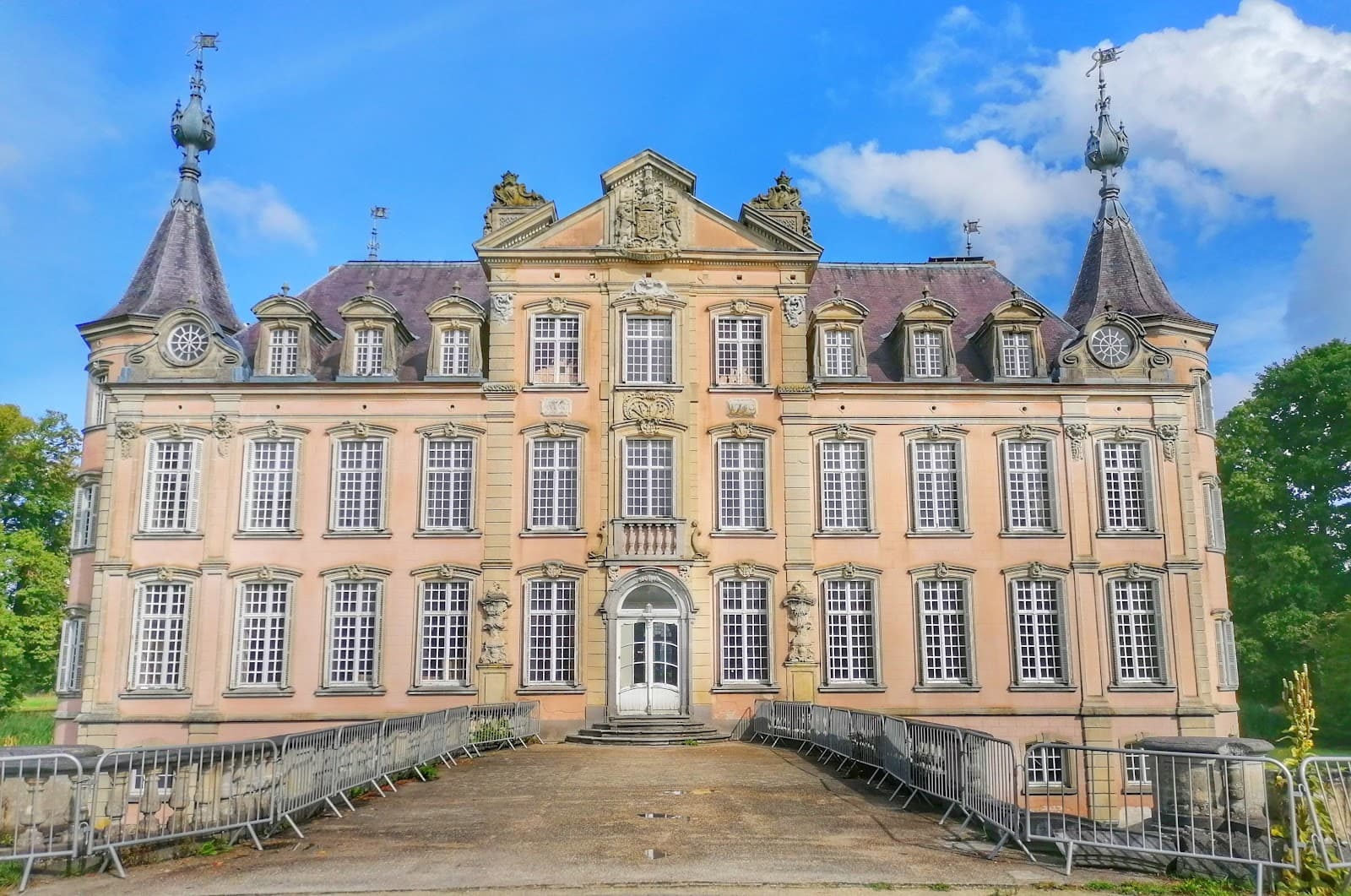 Poeke Castle - Image 1