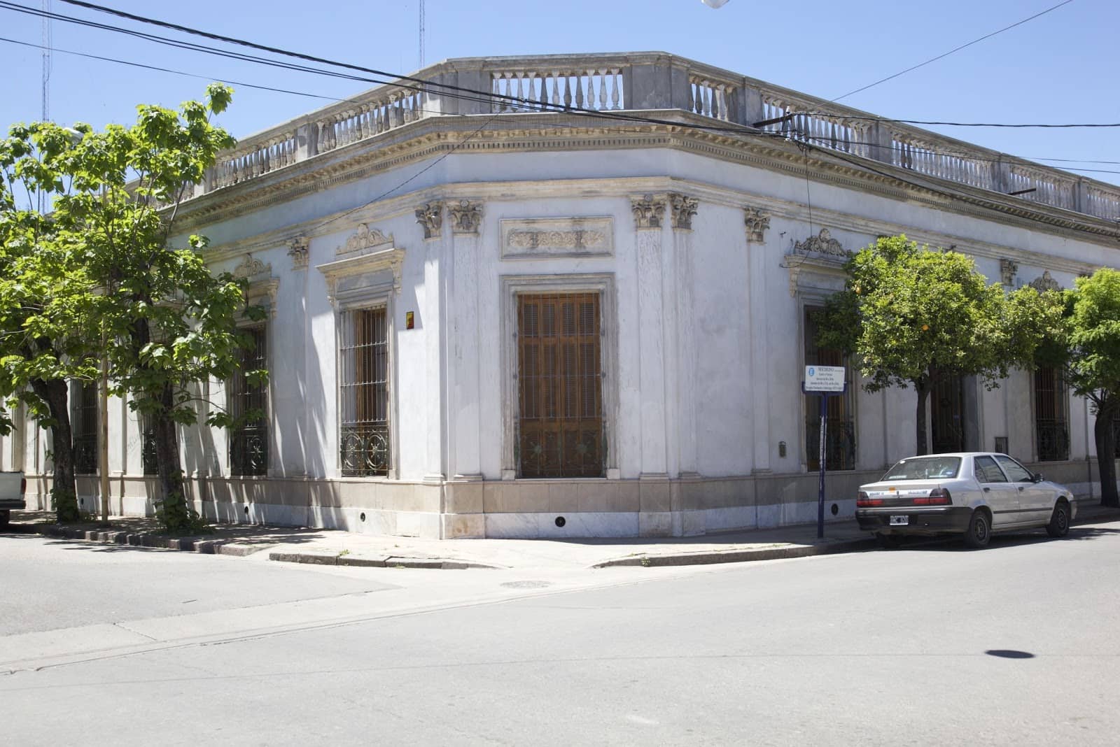 Juan Miguel Oyhanarte Newspaper Library