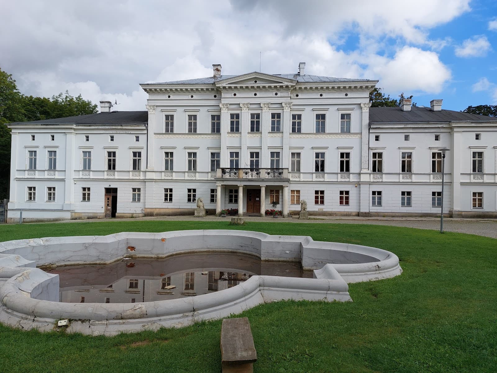 Jedlinka Palace - Image 1