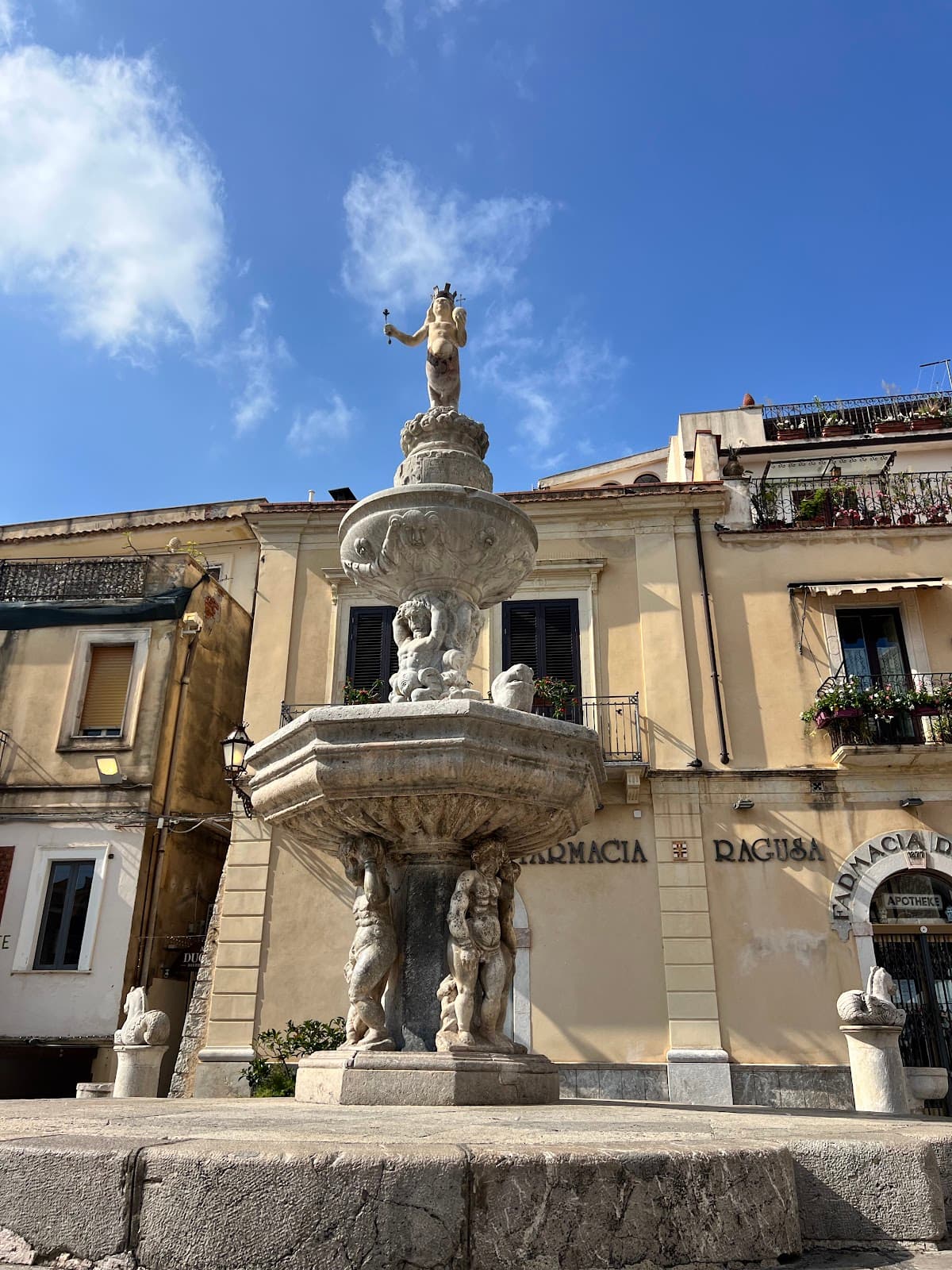 Piazza Duomo & Baroque Fountain - Image 1