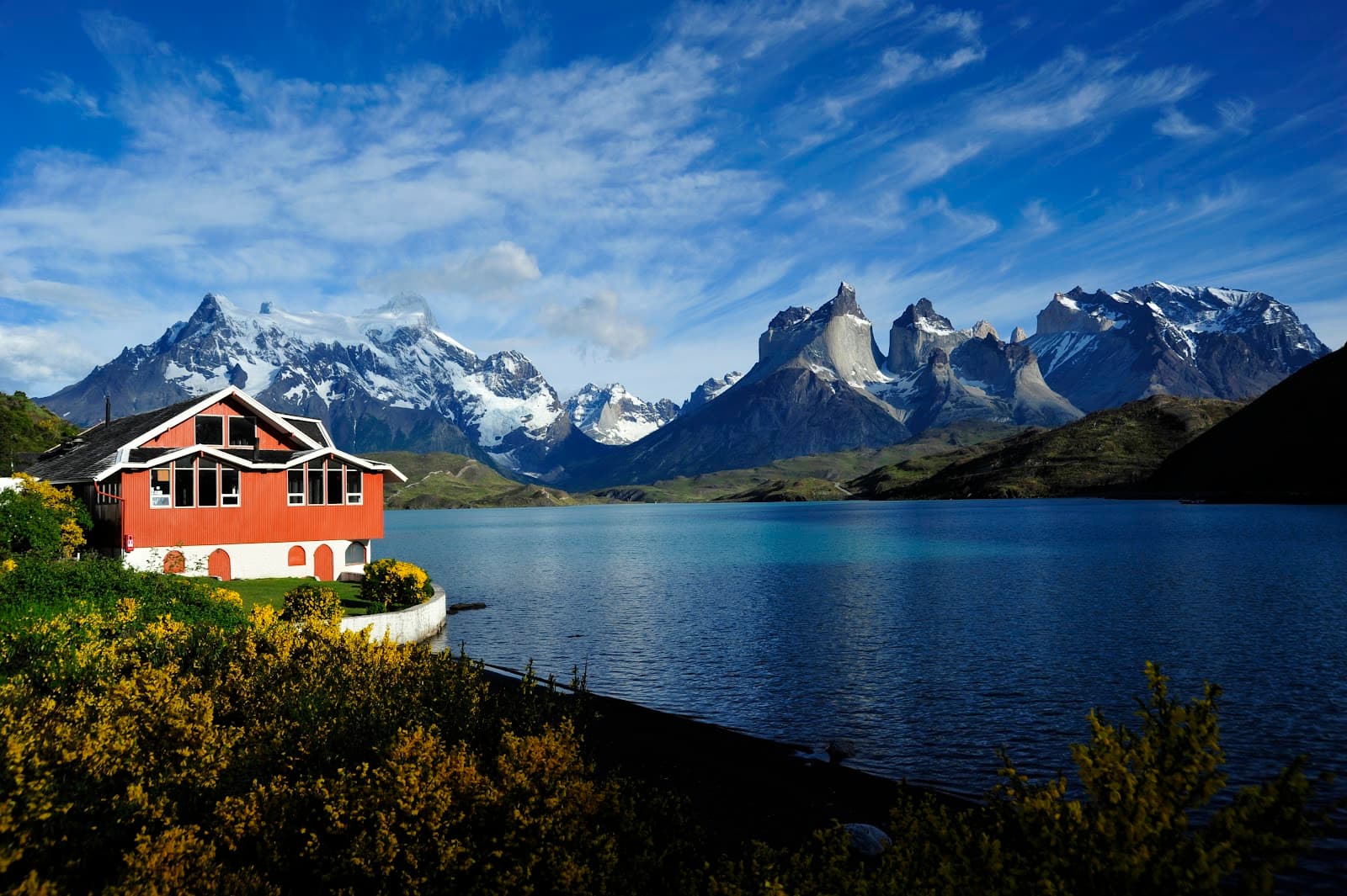 Lake Pehoé - Image 1