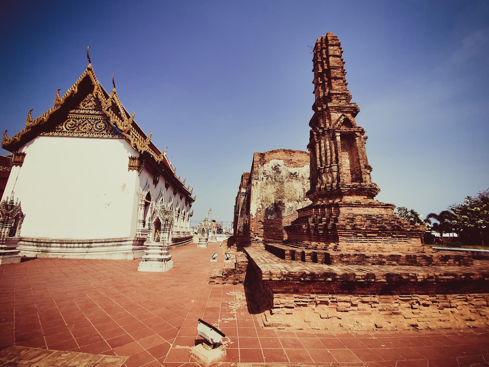 Wat Yai Chom Prasat - Image 1