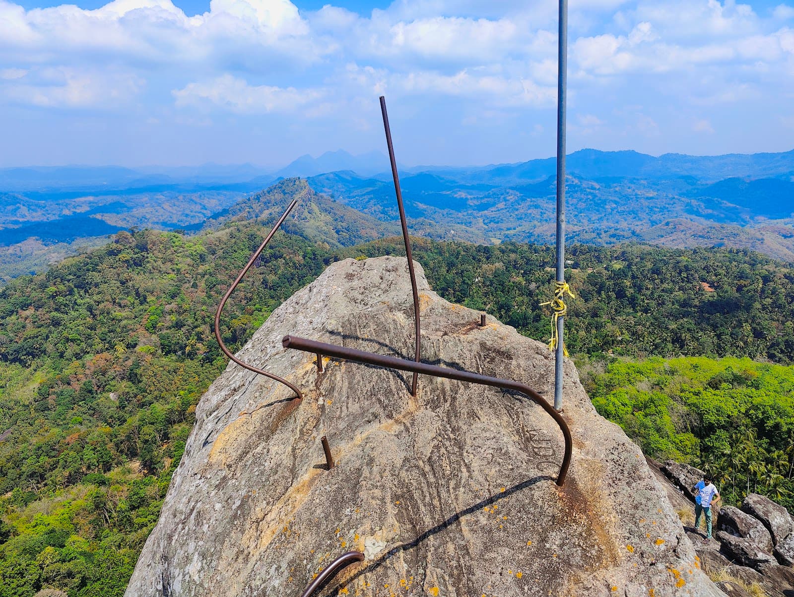 Uthuwankanda Saradiel Rock - Image 1