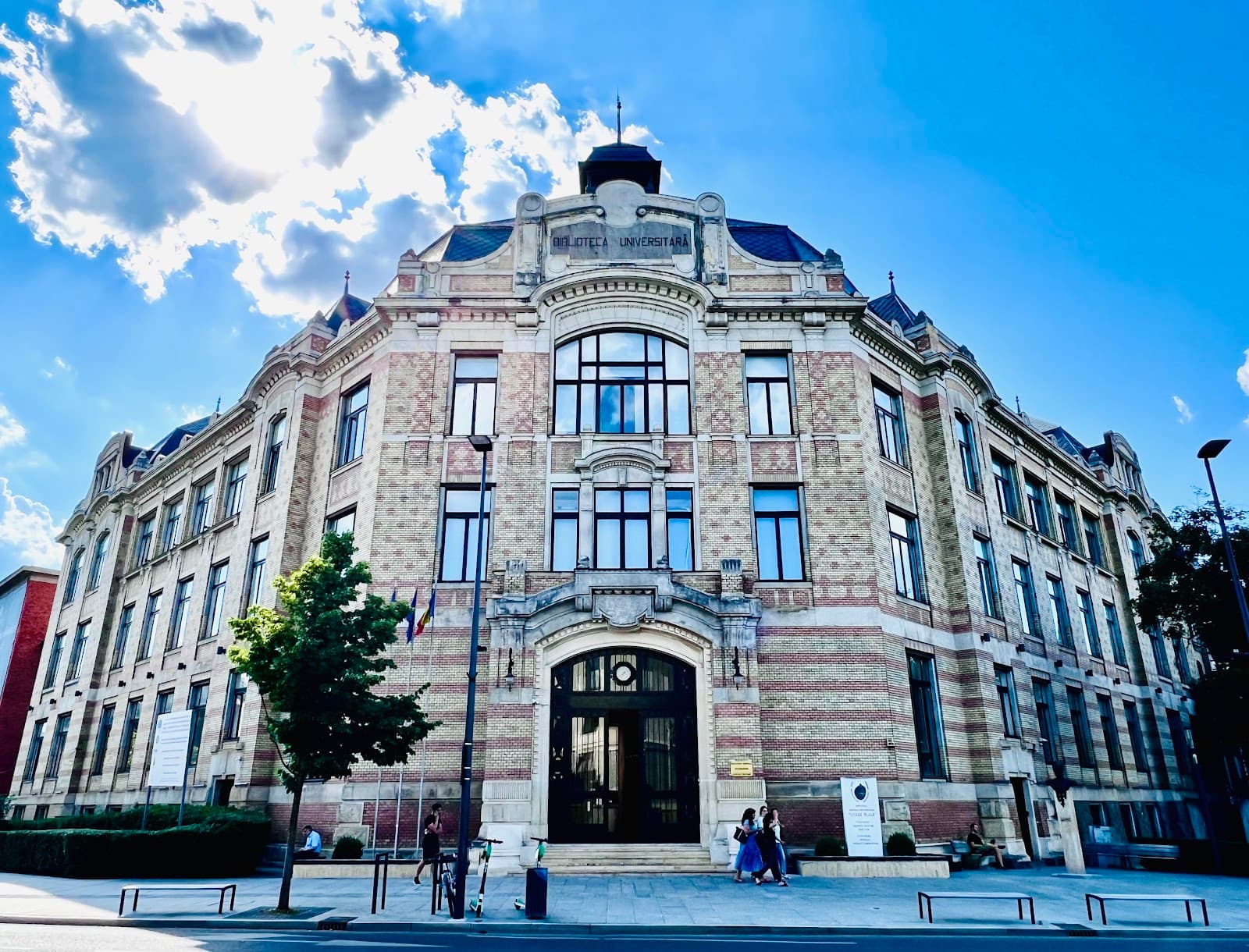 Lucian Blaga Central University Library - Image 1