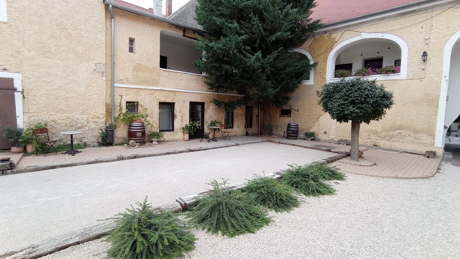 Kossuth Lajos Street - Image 1