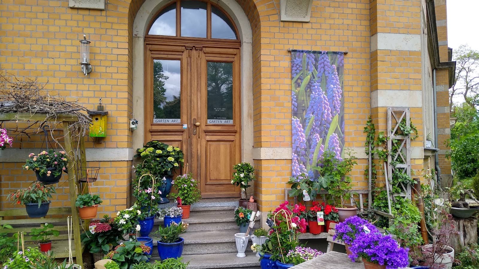 Tram Line 6 & 10 Access