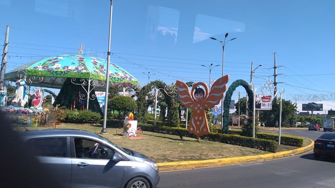 Jean Paul Genie Roundabout - Image 1