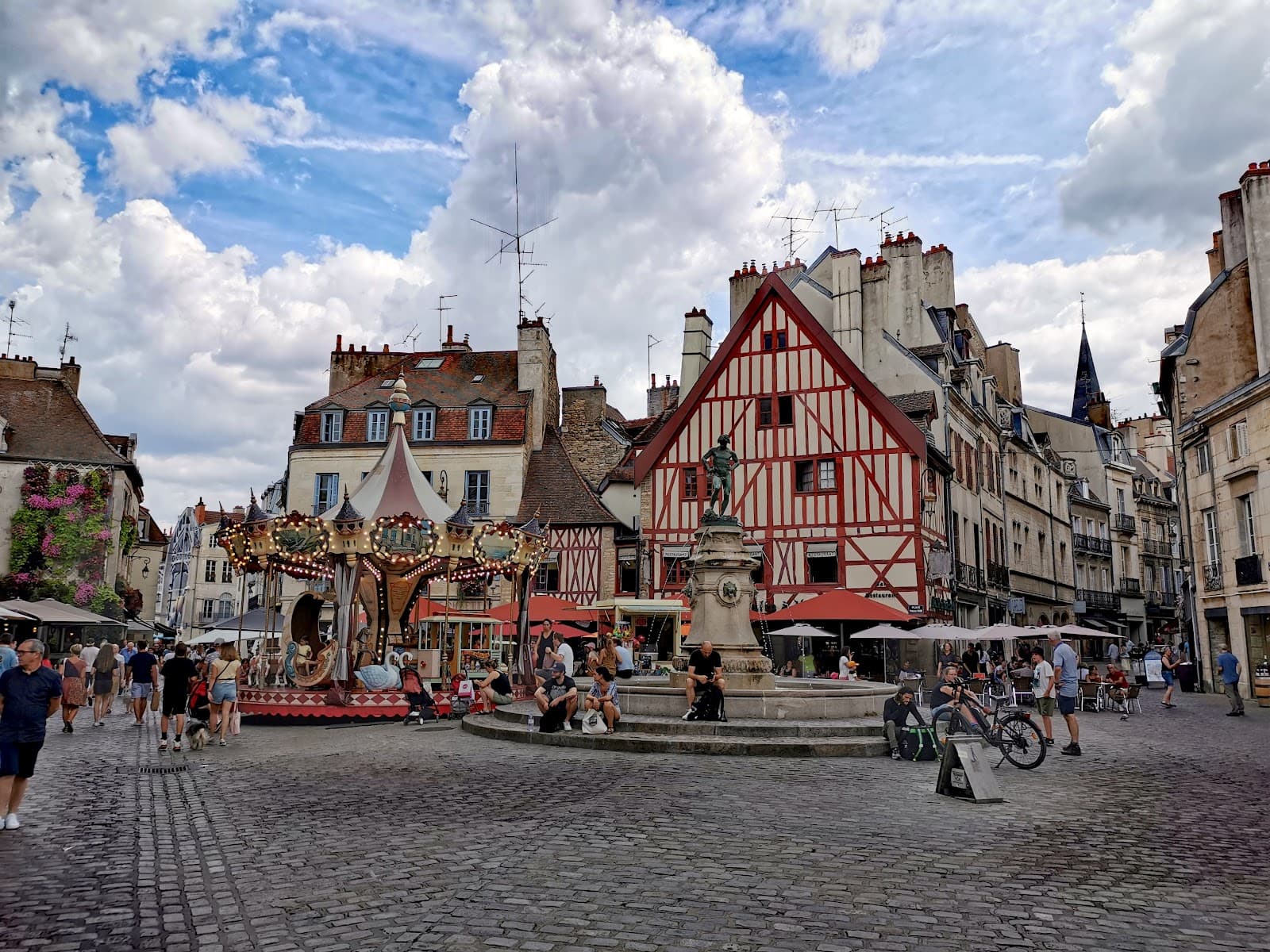 Place François Rude Bareuzai - Image 1