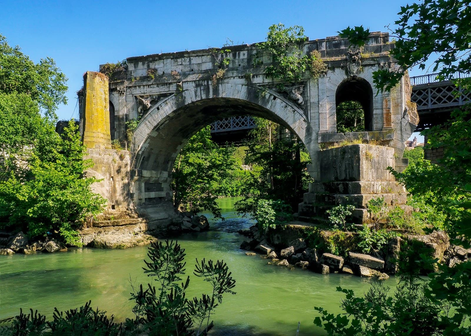 Bridges over the Tiber River - Image 1