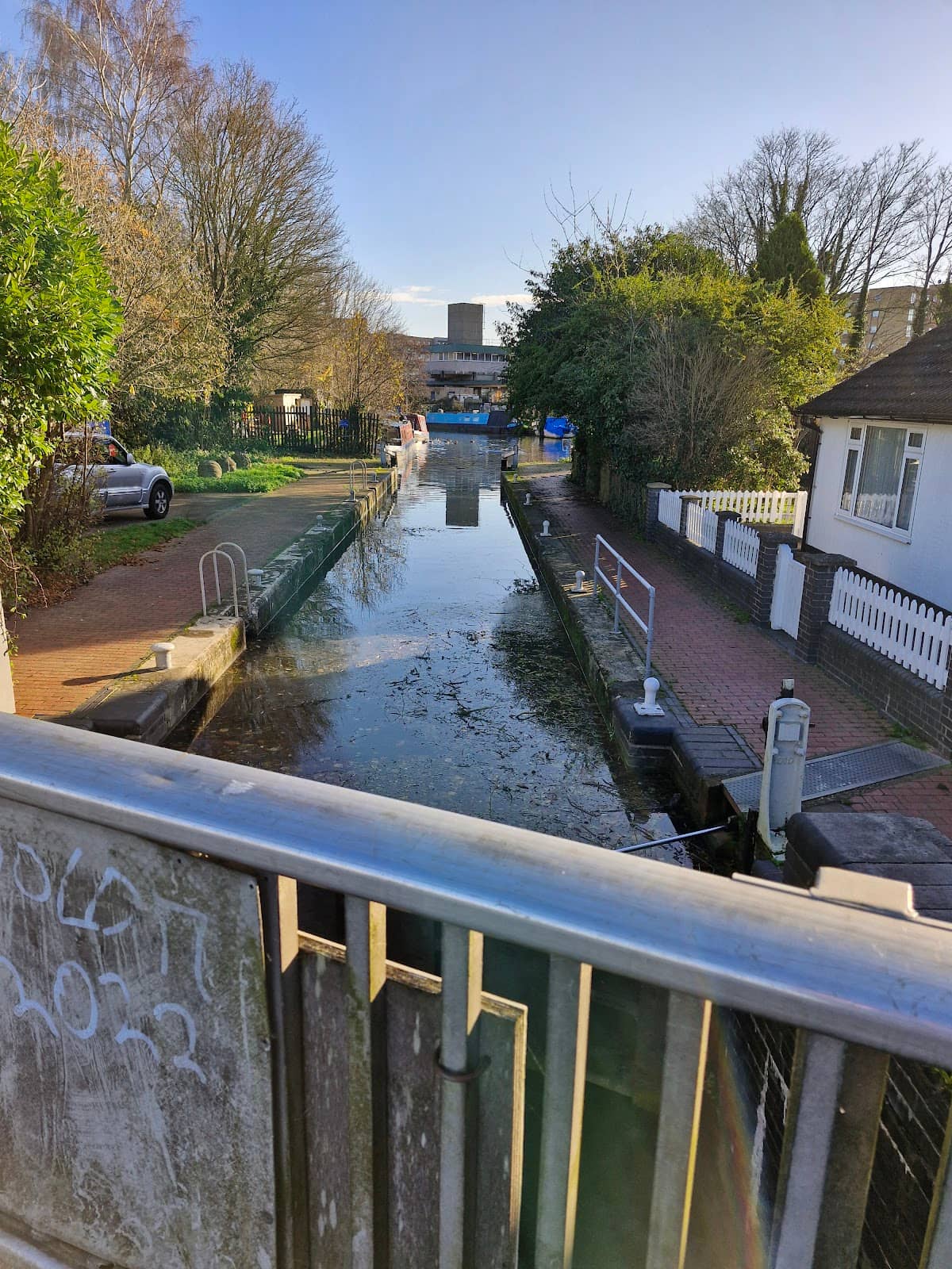 Historic Riverside Pubs & Cafes