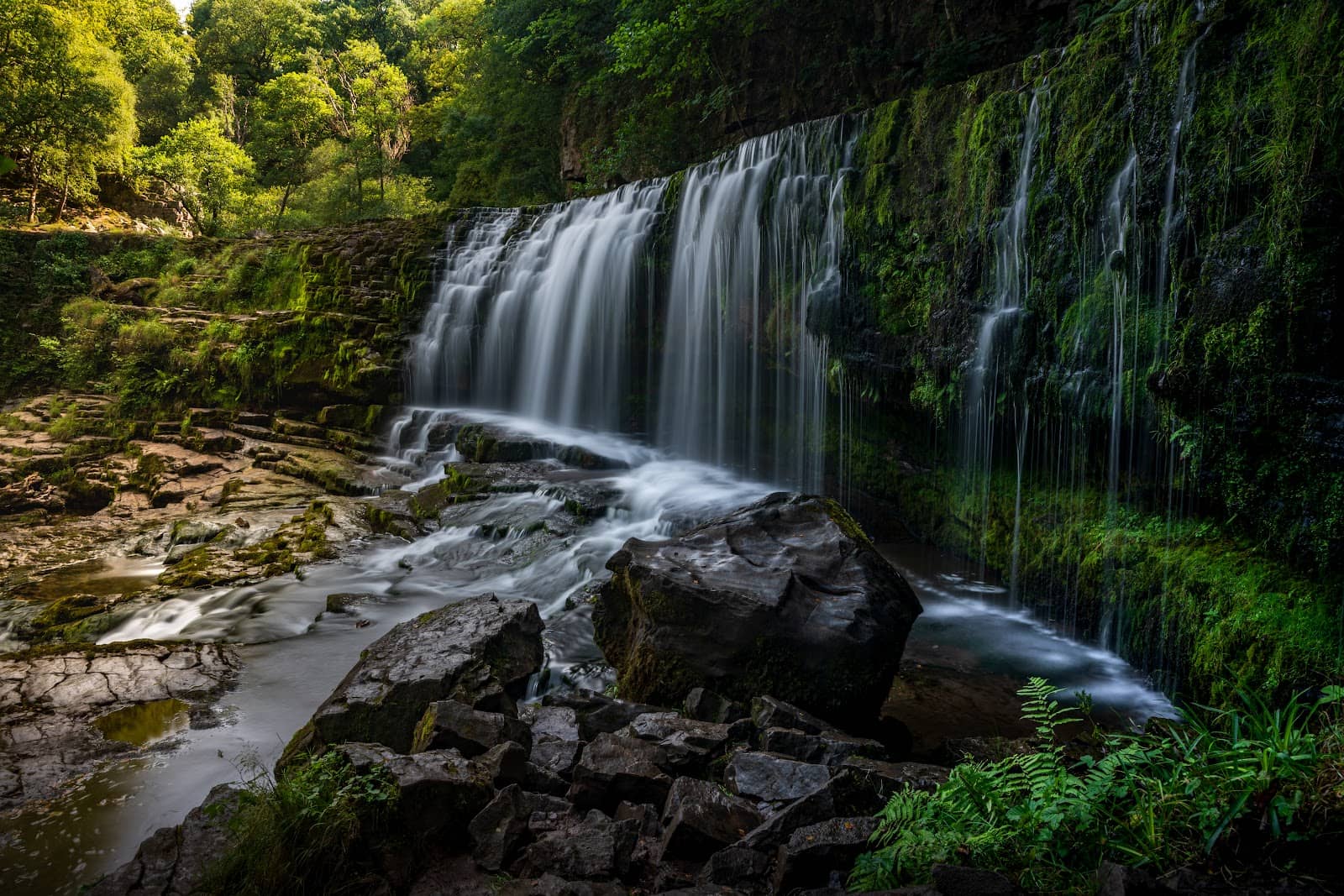 Sgwd Isaf Clun-Gwyn (Lower Fall of the White Meadow)