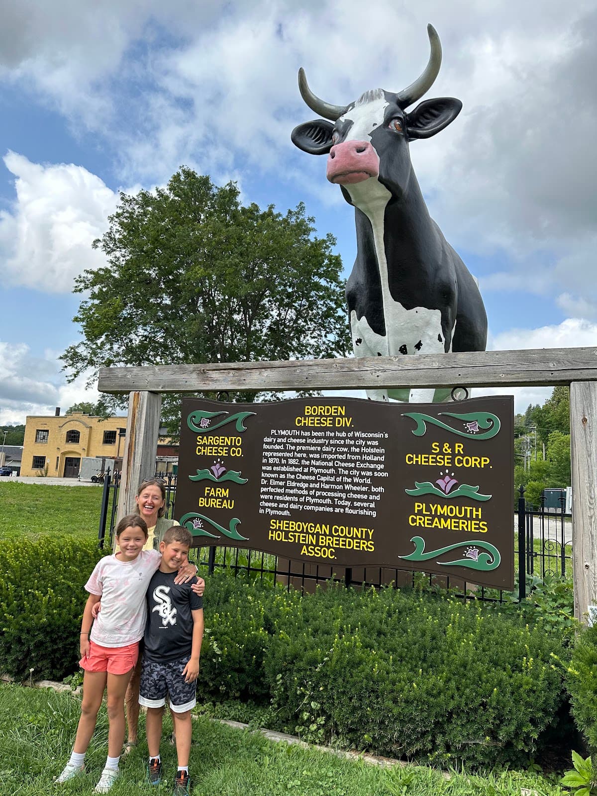 Antoinette (Giant Cow) - Image 1