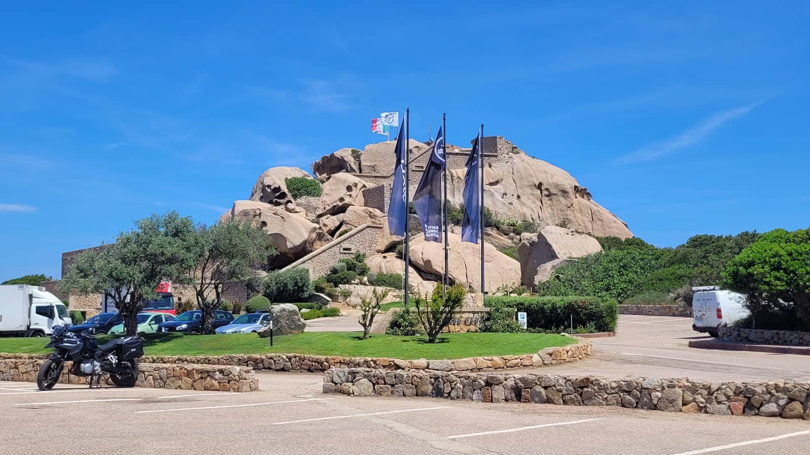 Vibrant Open-Air Club