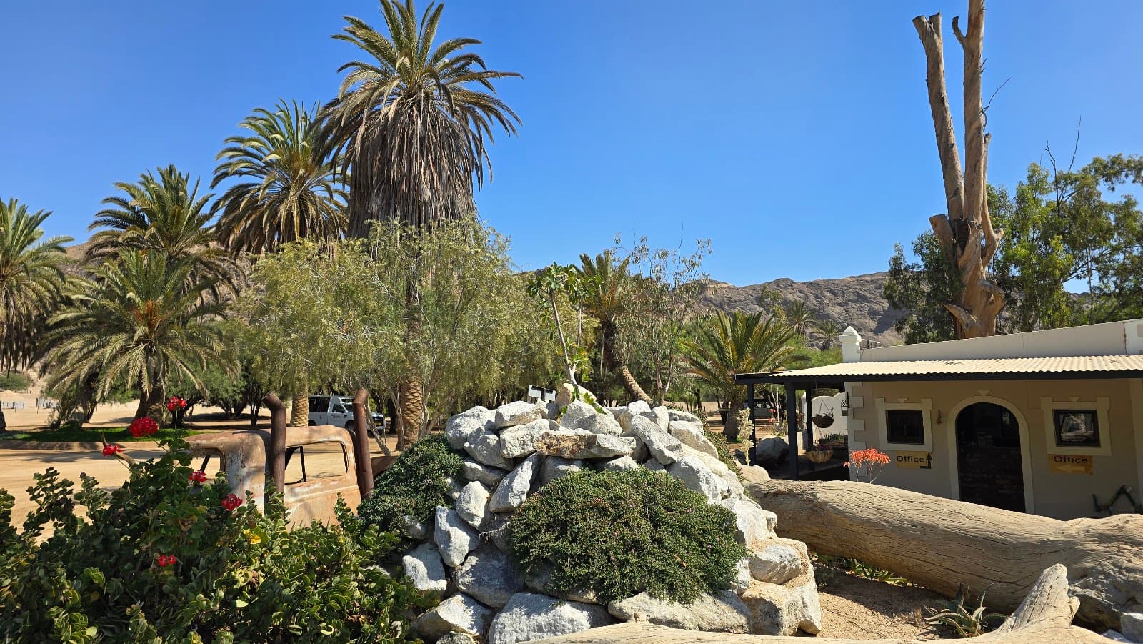 Goanikontes Oasis - Image 1