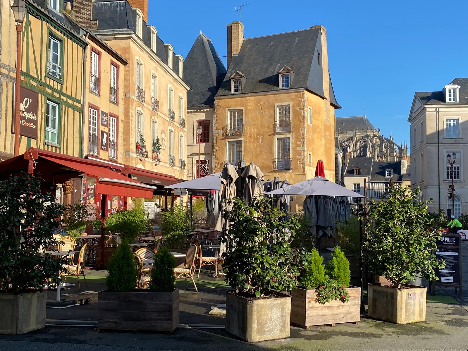 Place Saint-Pierre - Image 1