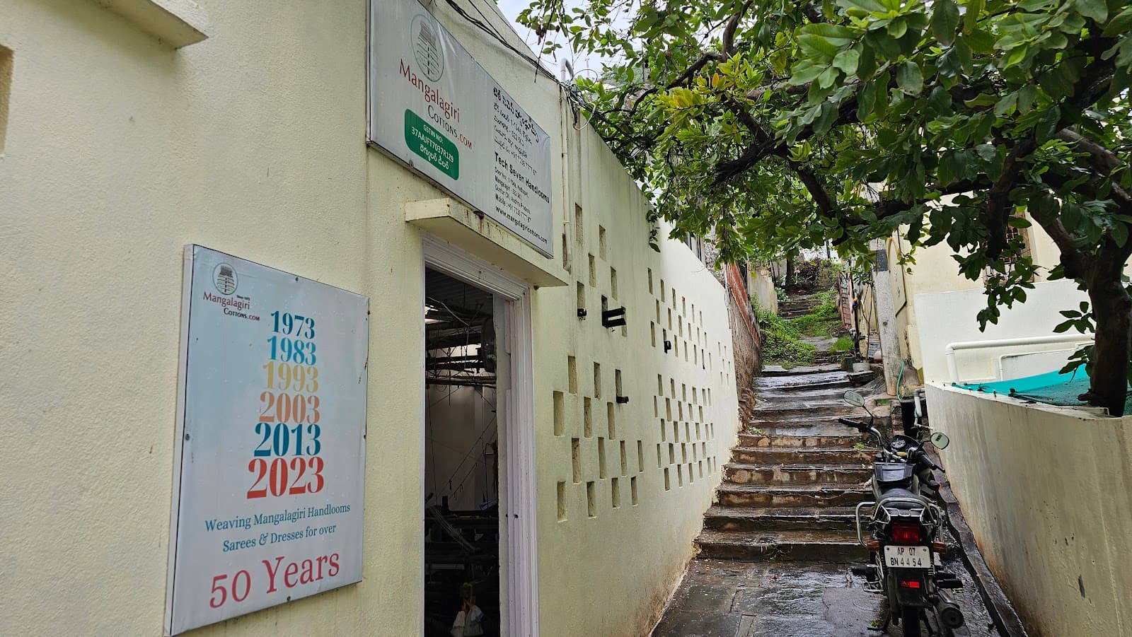 Mangalagiri Handloom Quarter - Image 1