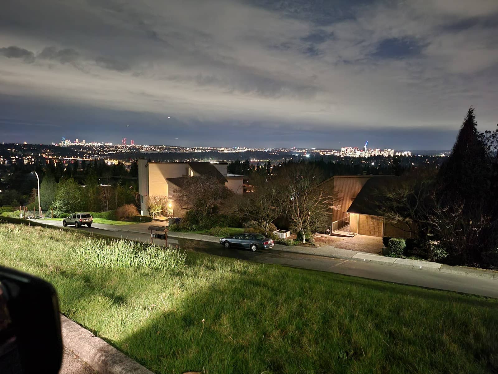 Mature Landscaping & Ambiance