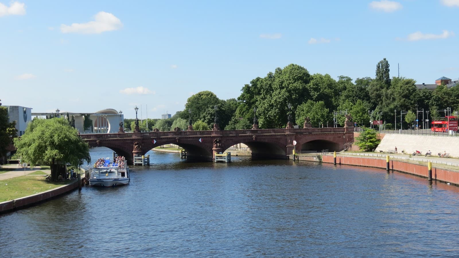 Spree Riverfront (near Hauptbahnhof) - Image 1