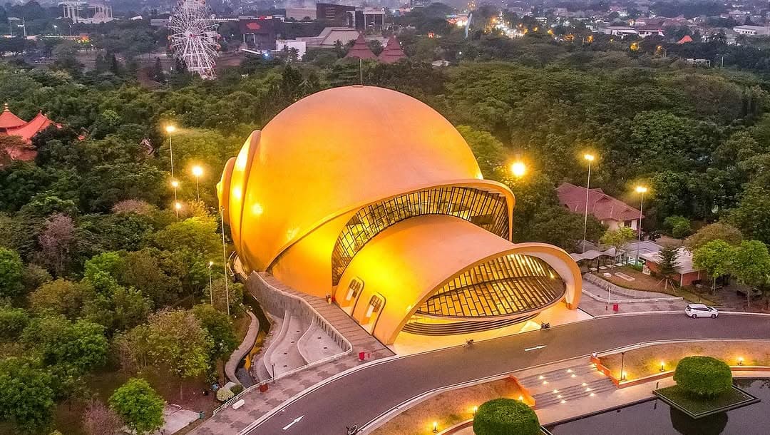 Keong Emas IMAX Theater Jakarta - Image 1