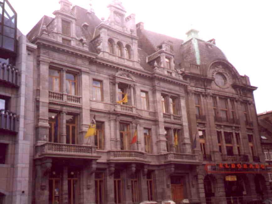 Town Hall & Jardins du MaĂŻeur - Image 1